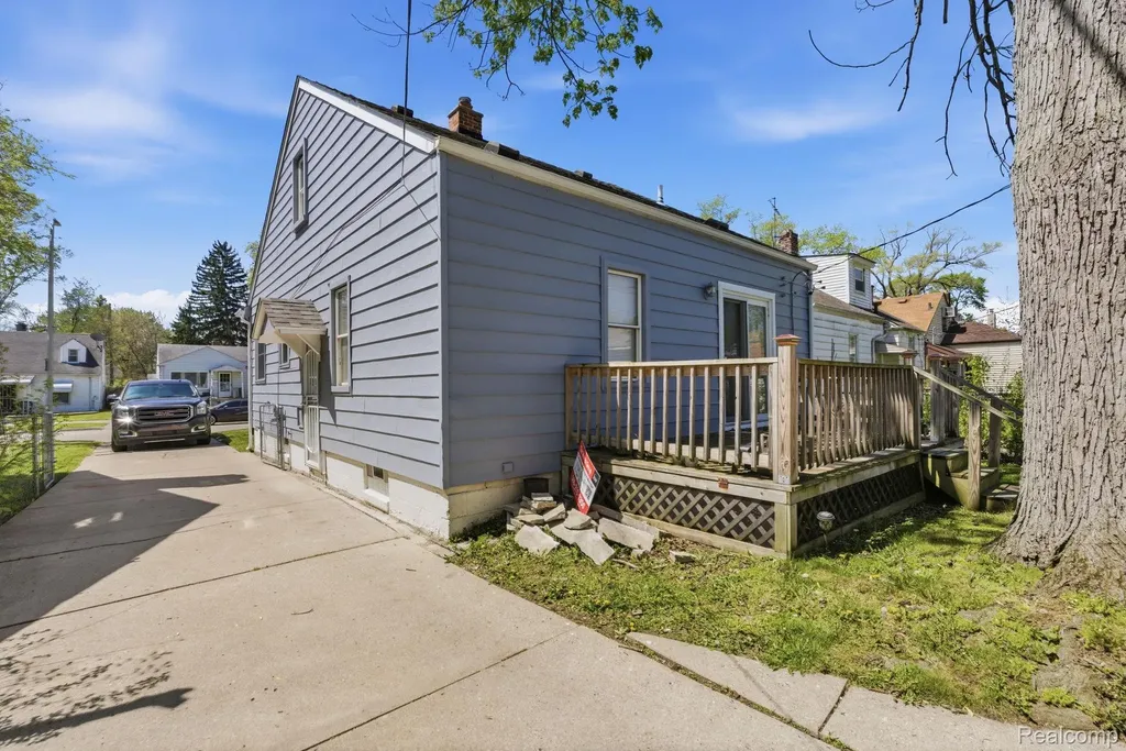 19725 Kingsville Street Harper Woods City MI 48225