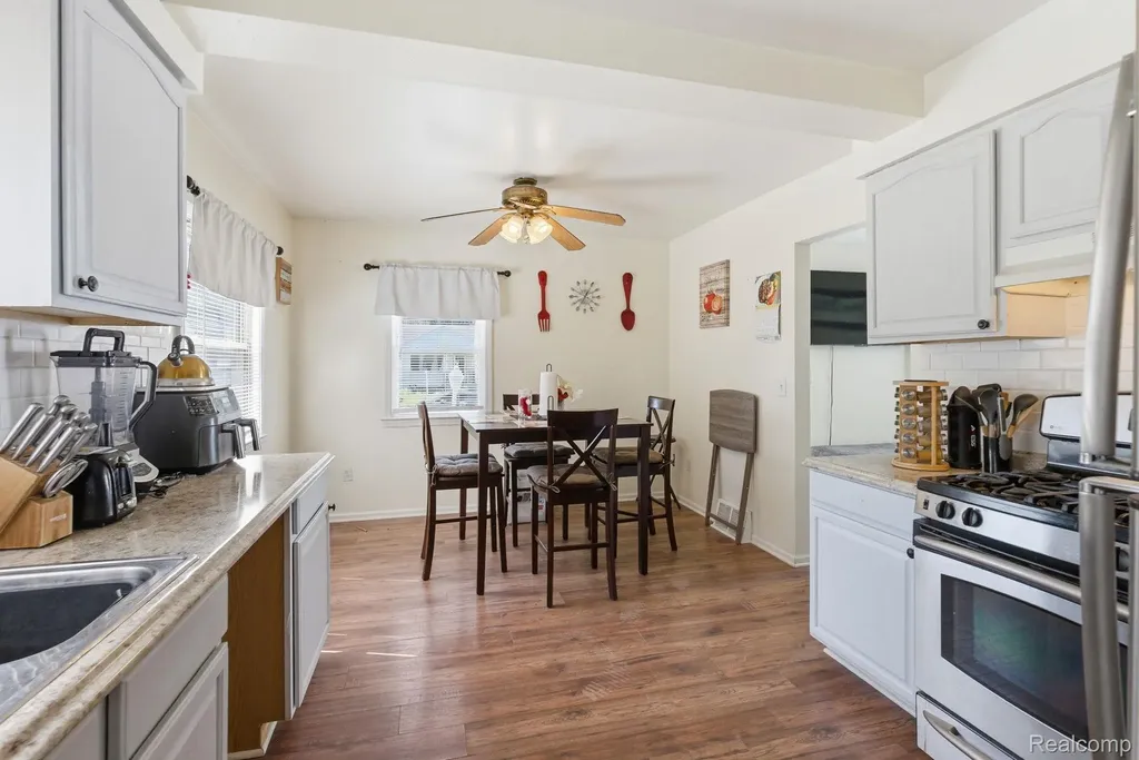 19725 Kingsville Street Harper Woods City MI 48225