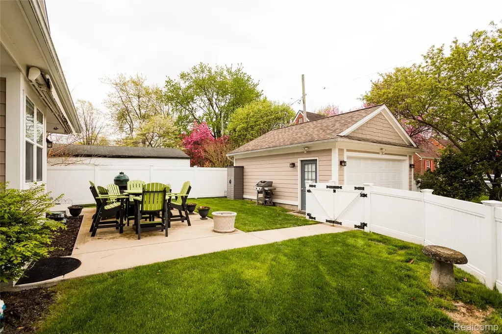 302 S Blair Avenue Royal Oak City MI 48067