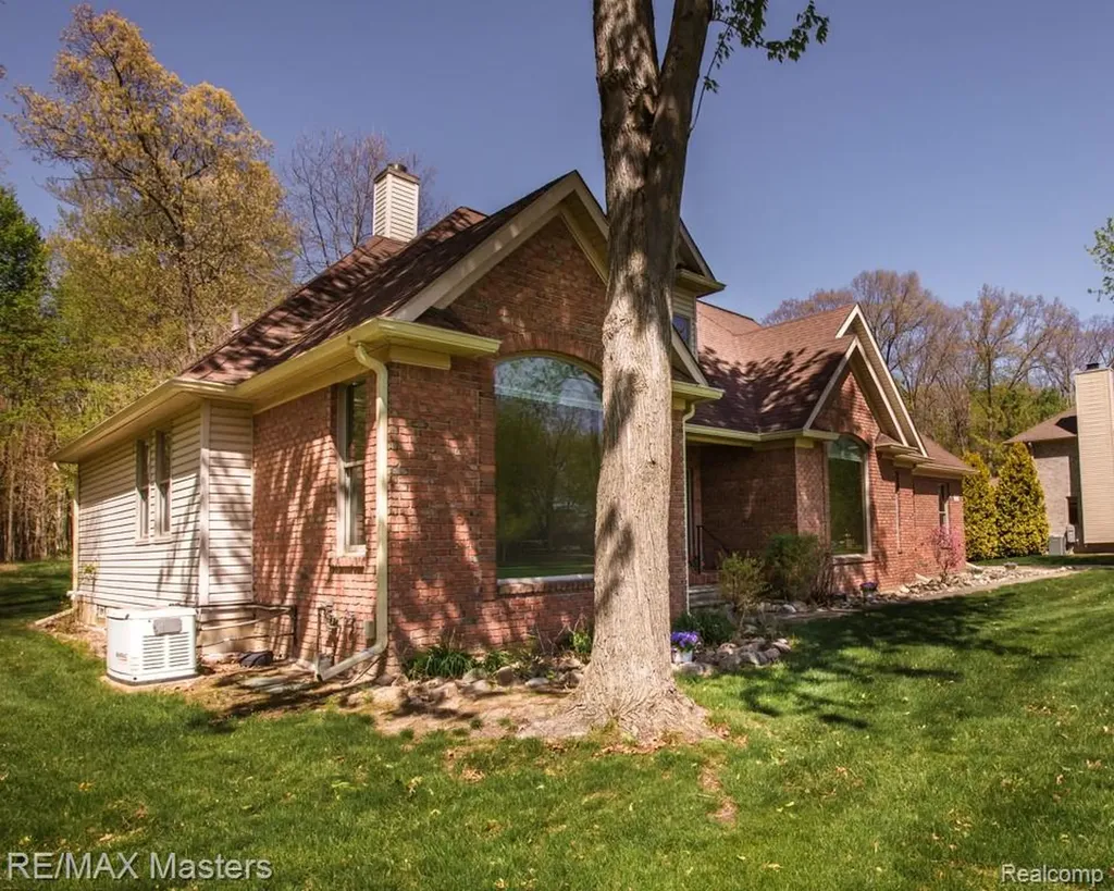 27178 John Drive Huron Charter Township MI 48164