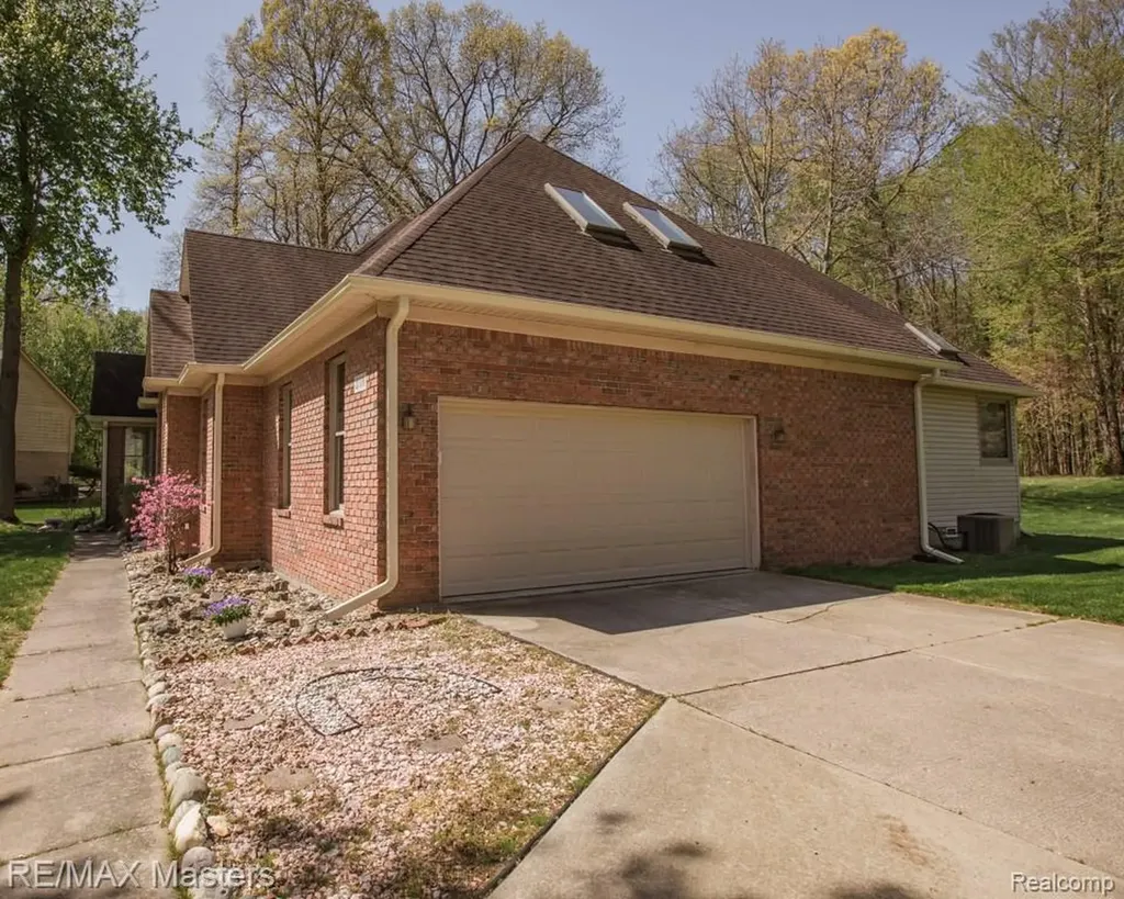 27178 John Drive Huron Charter Township MI 48164