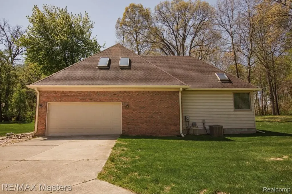27178 John Drive Huron Charter Township MI 48164