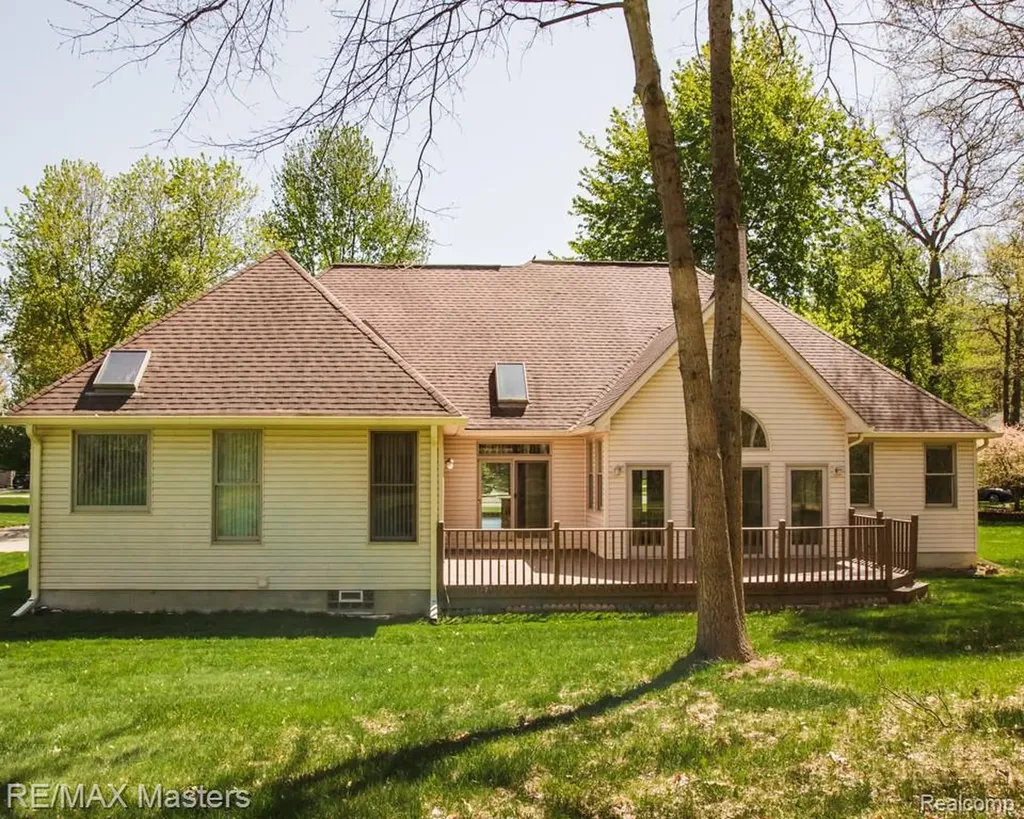 27178 John Drive Huron Charter Township MI 48164
