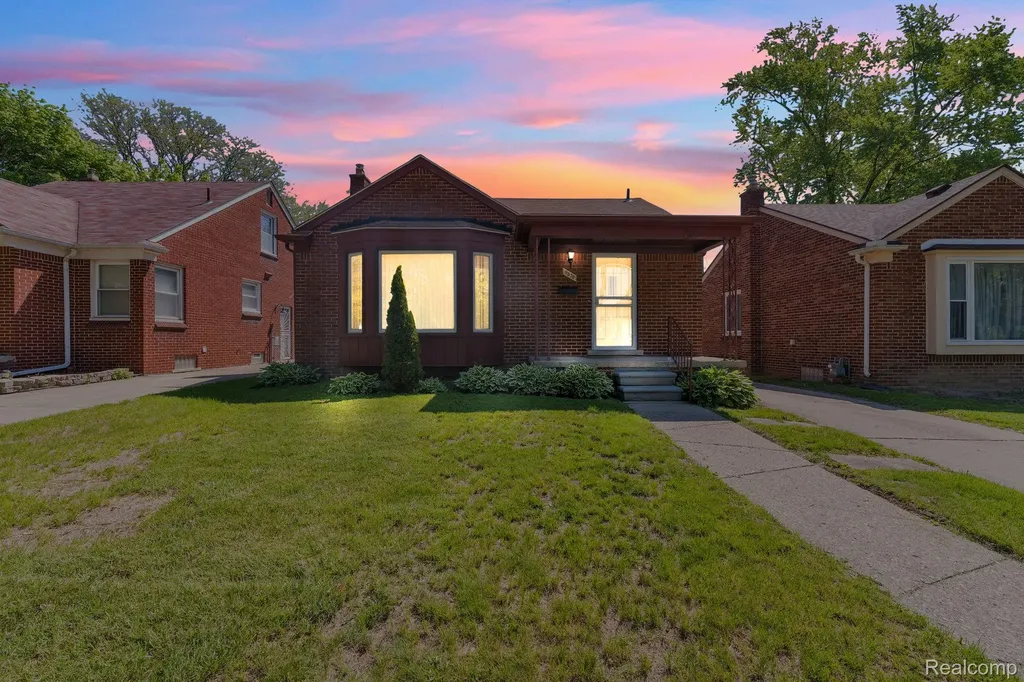 9578 Grayfield Redford Charter Township MI 48239