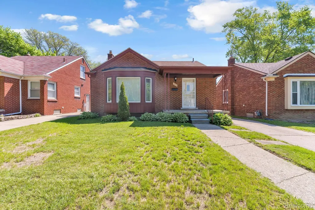 9578 Grayfield Redford Charter Township MI 48239