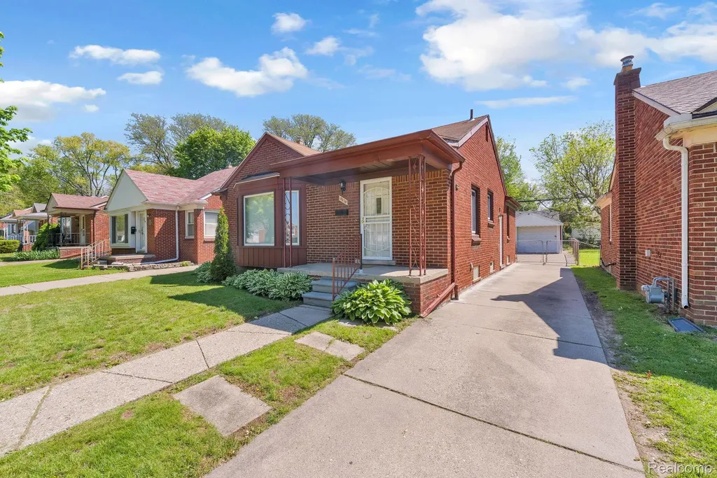 9578 Grayfield Redford Charter Township MI 48239