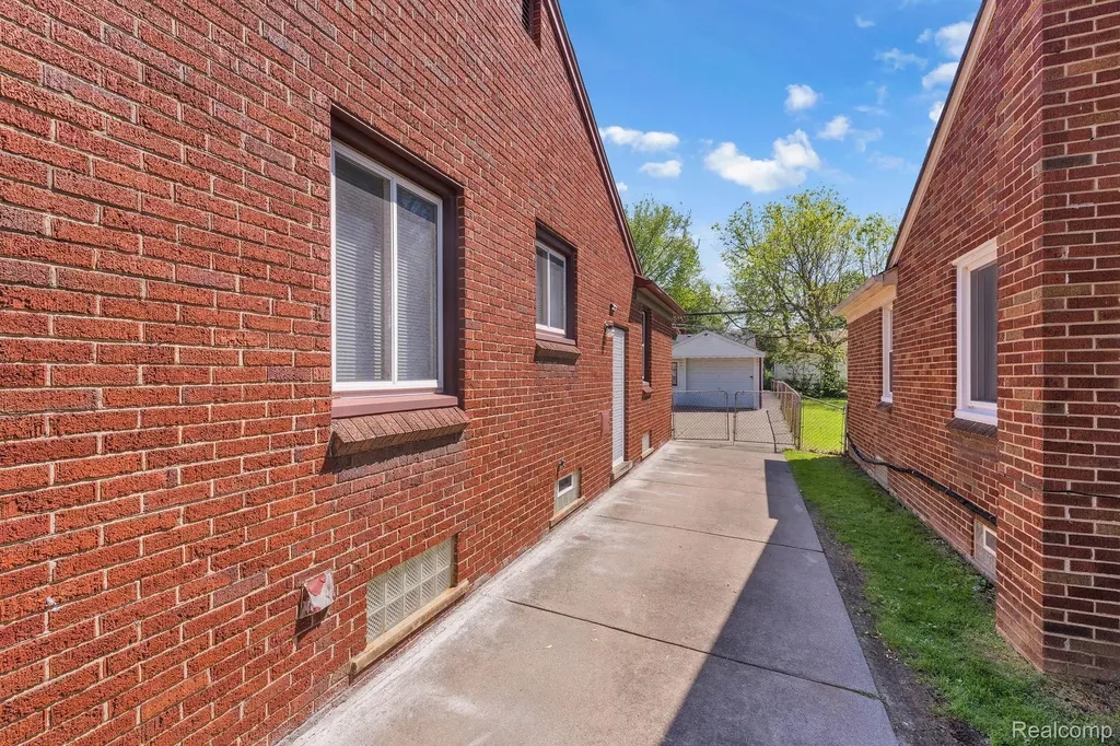 9578 Grayfield Redford Charter Township MI 48239