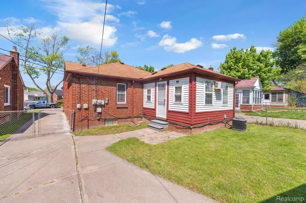 9578 Grayfield Redford Charter Township MI 48239