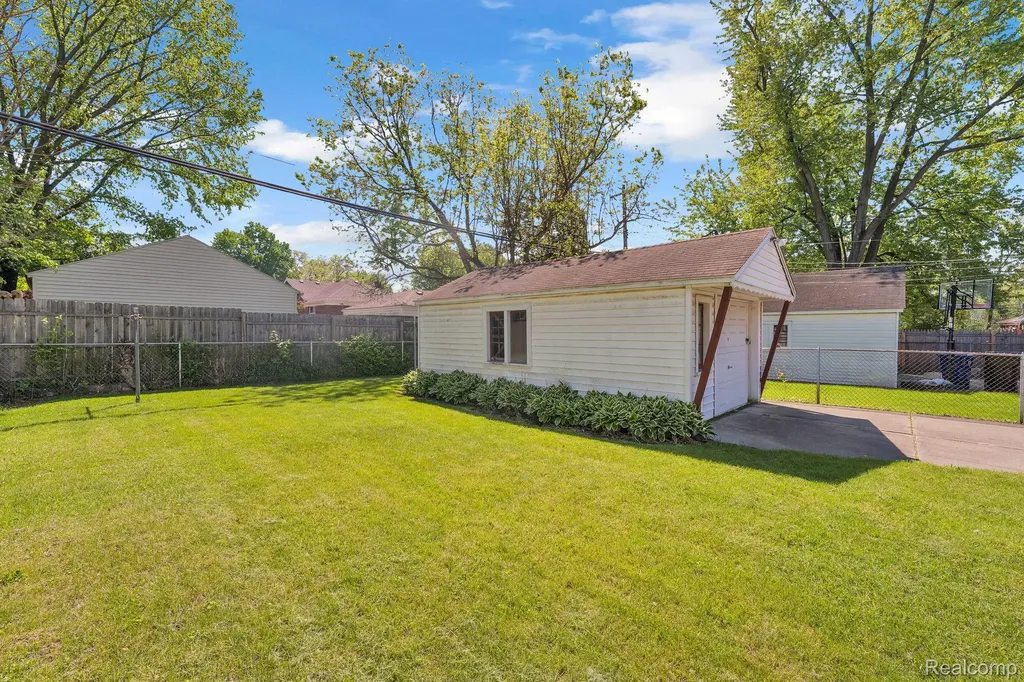 9578 Grayfield Redford Charter Township MI 48239