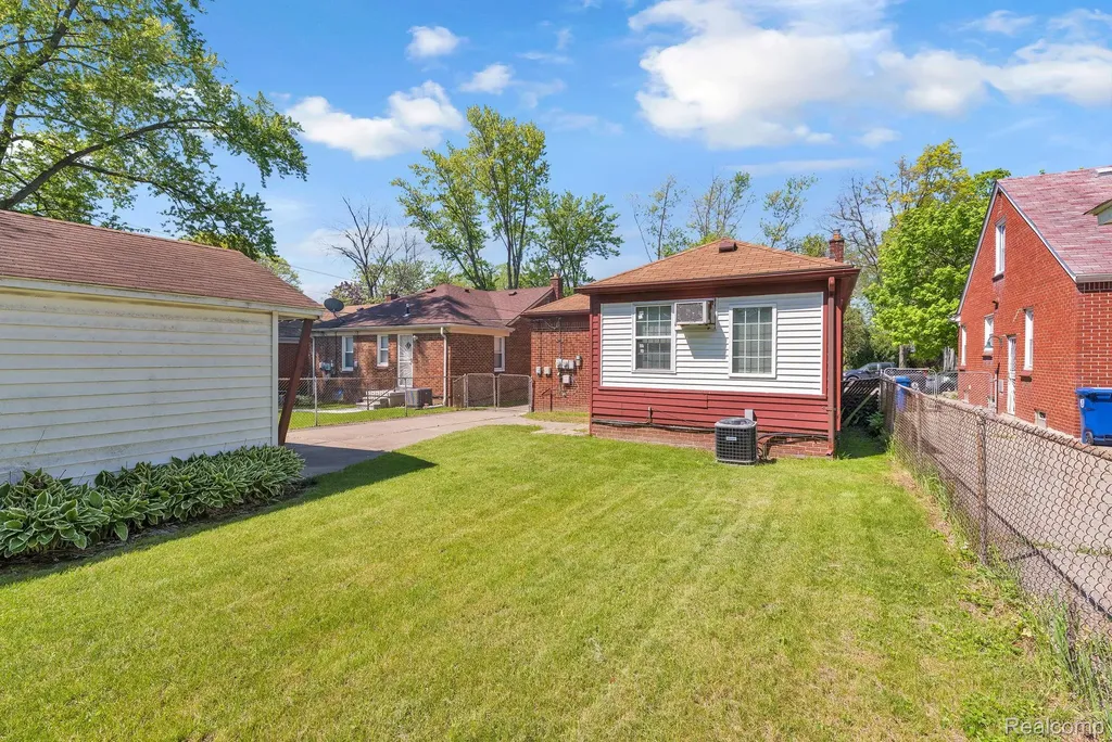 9578 Grayfield Redford Charter Township MI 48239