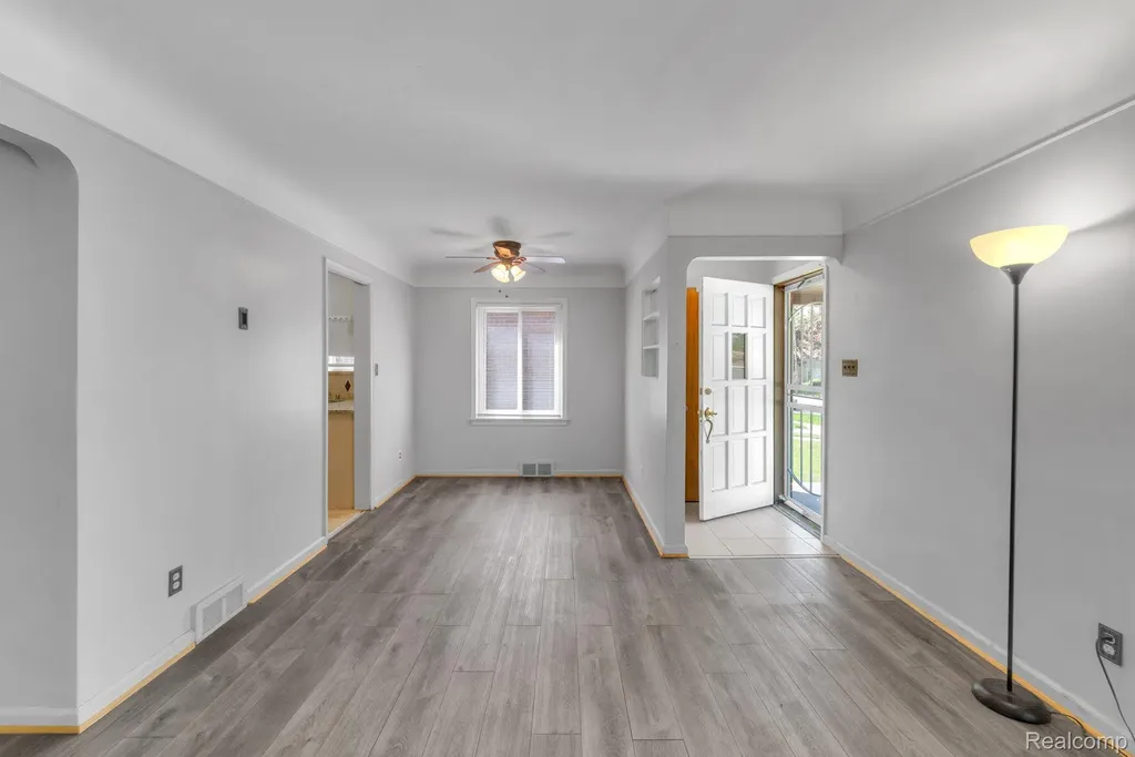 9578 Grayfield Redford Charter Township MI 48239