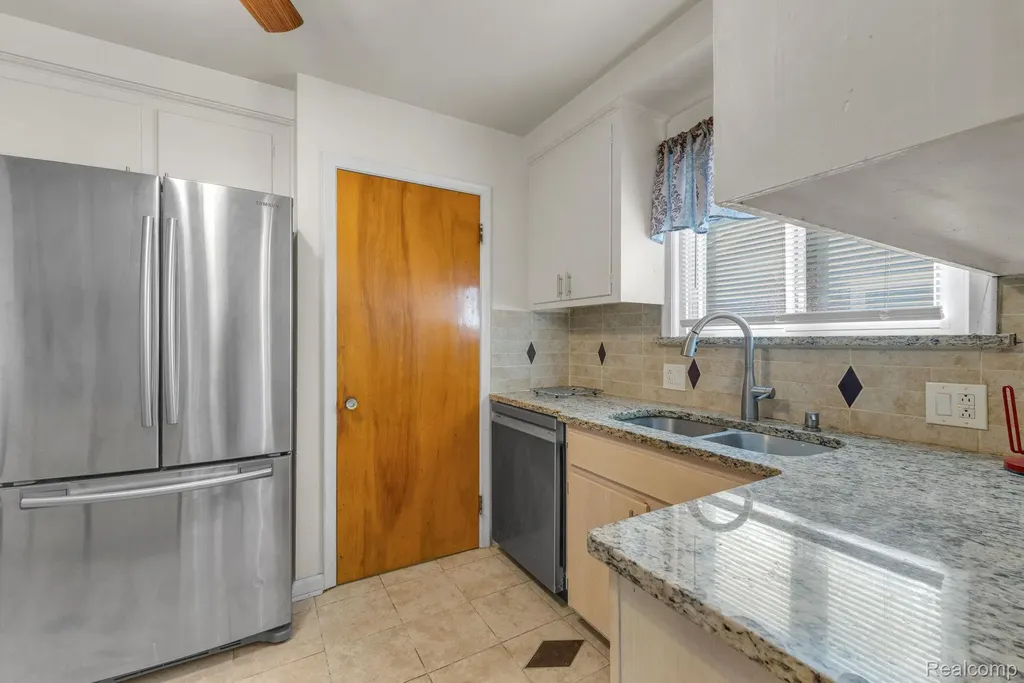 9578 Grayfield Redford Charter Township MI 48239