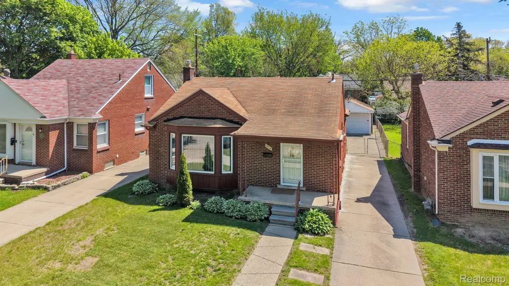 9578 Grayfield Redford Charter Township MI 48239