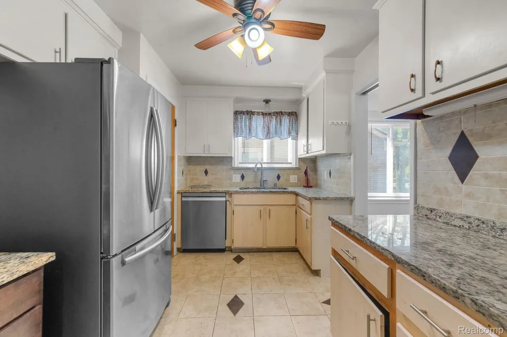 9578 Grayfield Redford Charter Township MI 48239