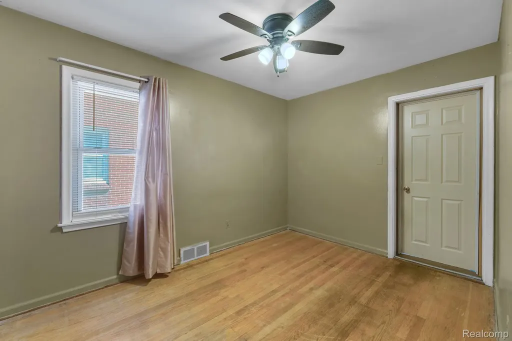 9578 Grayfield Redford Charter Township MI 48239