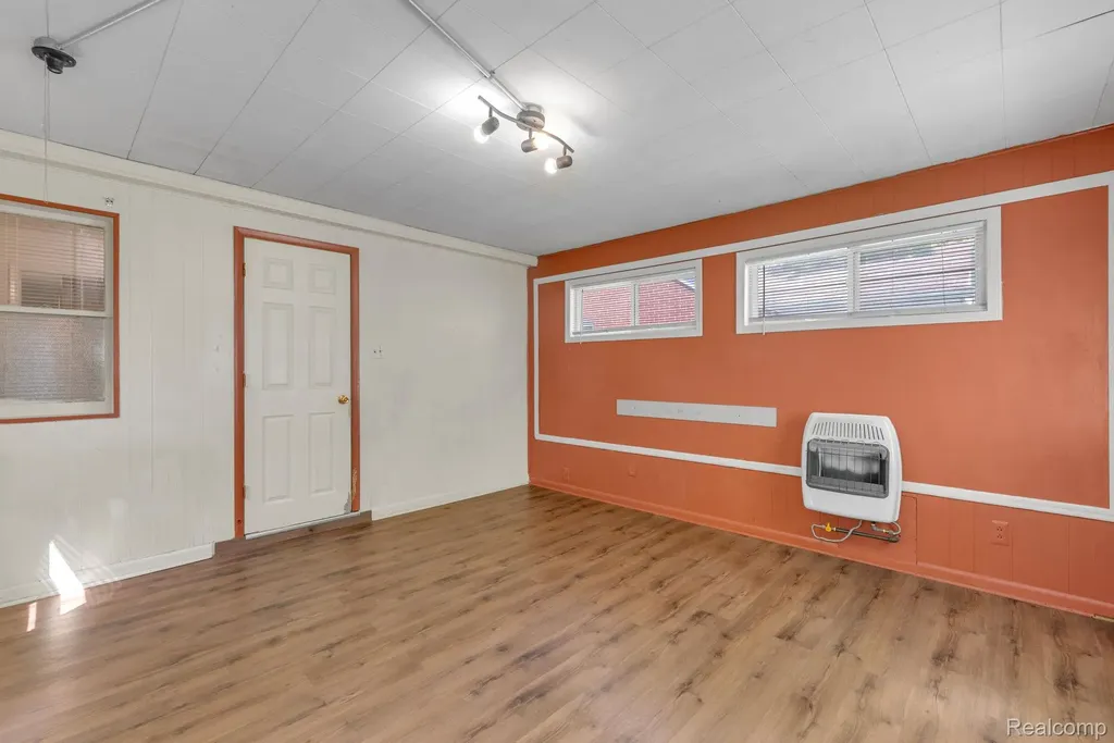 9578 Grayfield Redford Charter Township MI 48239