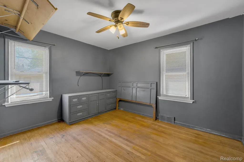 9578 Grayfield Redford Charter Township MI 48239