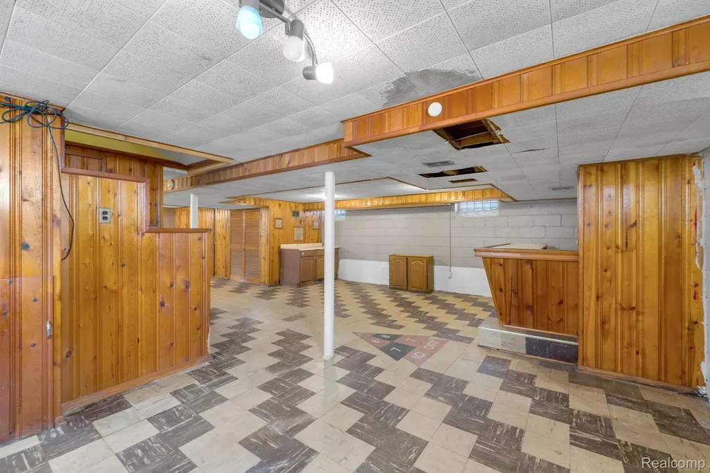 9578 Grayfield Redford Charter Township MI 48239