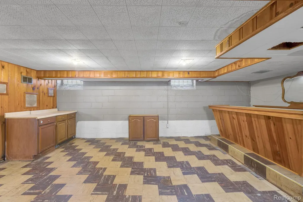 9578 Grayfield Redford Charter Township MI 48239