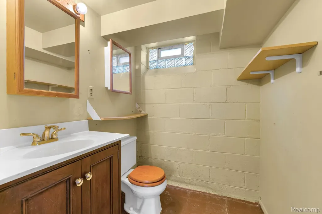 9578 Grayfield Redford Charter Township MI 48239