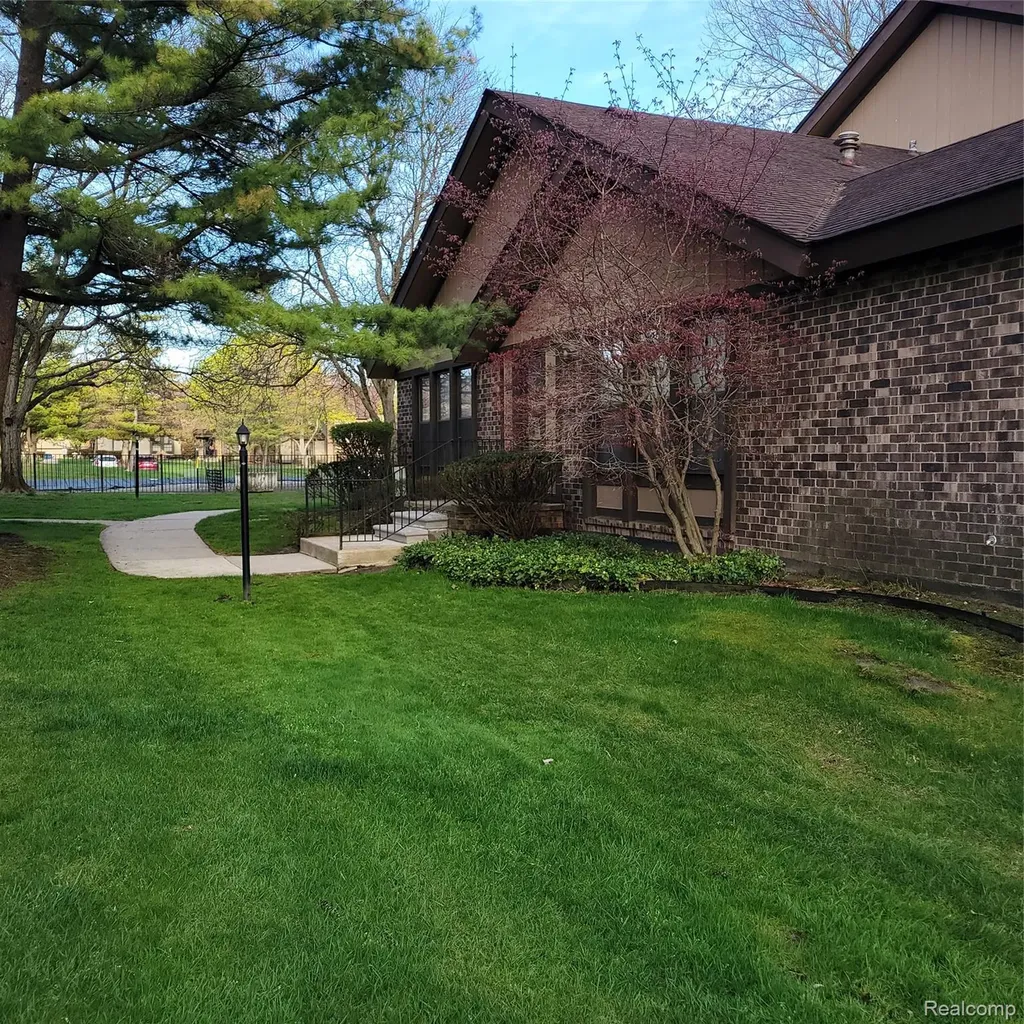 25191 Greenbrooke Drive Southfield City MI 48033