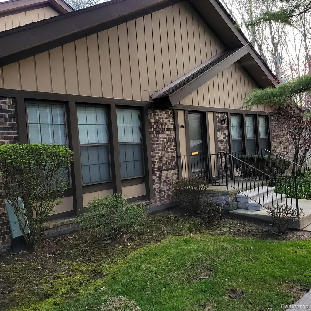 25191 Greenbrooke Drive Southfield City MI 48033