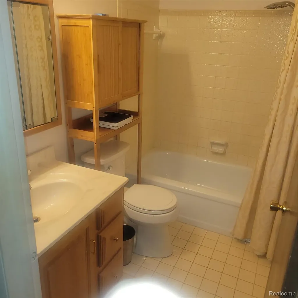 25191 Greenbrooke Drive Southfield City MI 48033