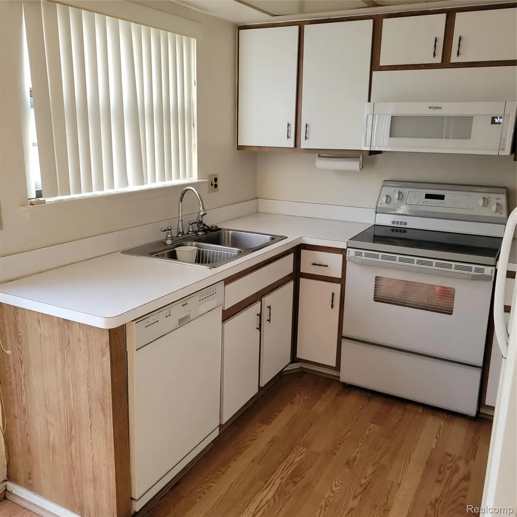 25191 Greenbrooke Drive Southfield City MI 48033