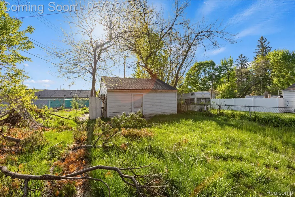 18720 Salem Street Detroit City MI 48219