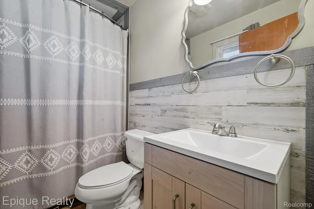 8150 Runyan Lake Road Fenton City MI 48430