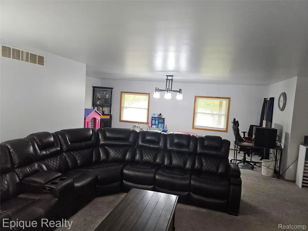 8150 Runyan Lake Road Fenton City MI 48430