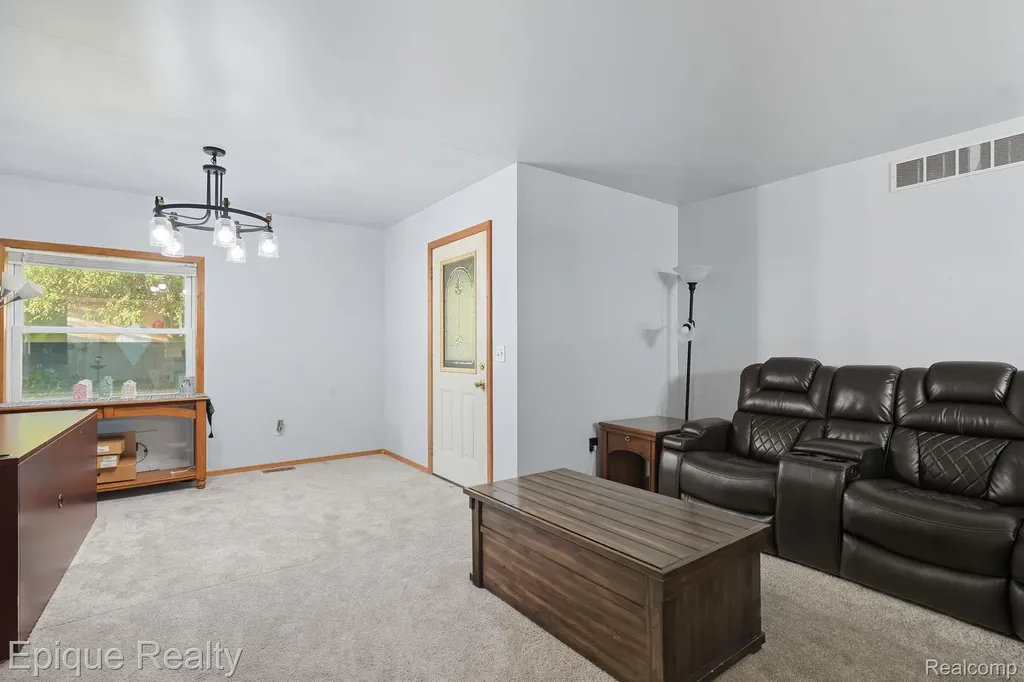 8150 Runyan Lake Road Fenton City MI 48430