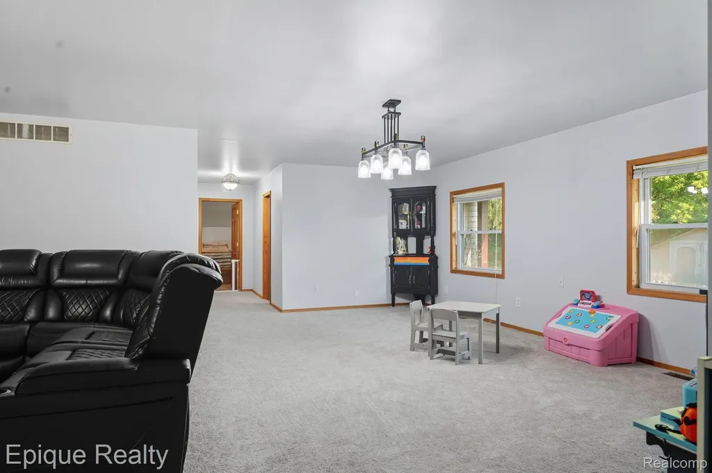 8150 Runyan Lake Road Fenton City MI 48430