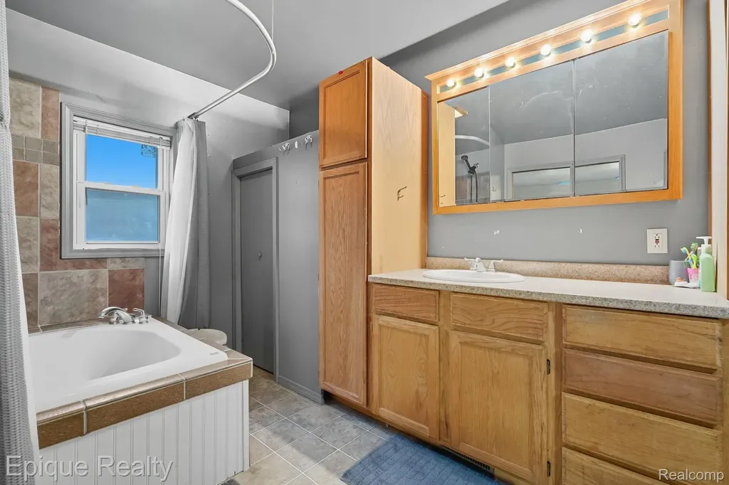 8150 Runyan Lake Road Fenton City MI 48430