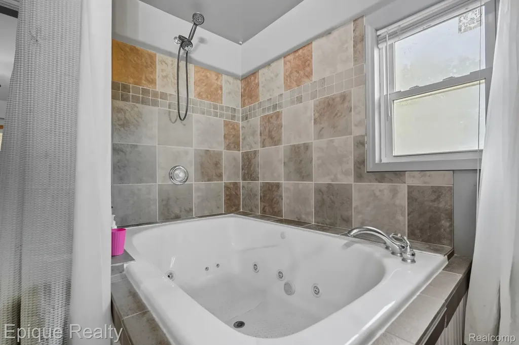 8150 Runyan Lake Road Fenton City MI 48430