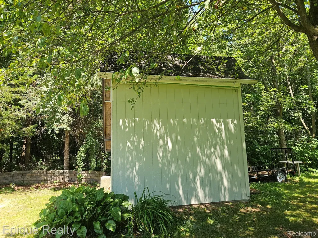 8150 Runyan Lake Road Fenton City MI 48430