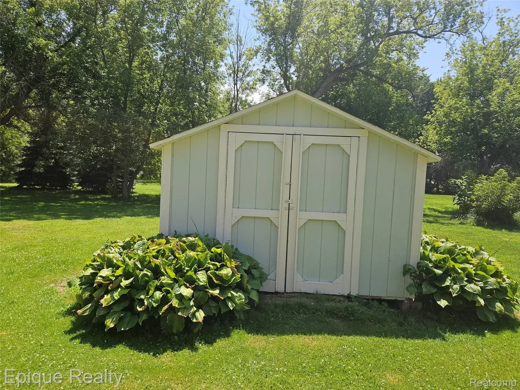 8150 Runyan Lake Road Fenton City MI 48430