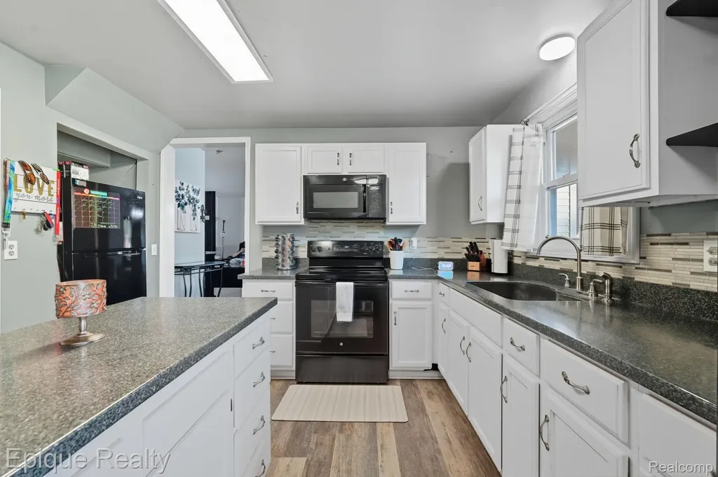 8150 Runyan Lake Road Fenton City MI 48430
