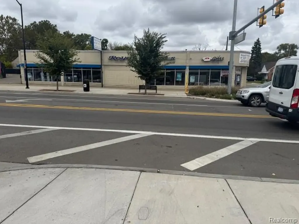 16900 W Warren Avenue Detroit City MI 48228