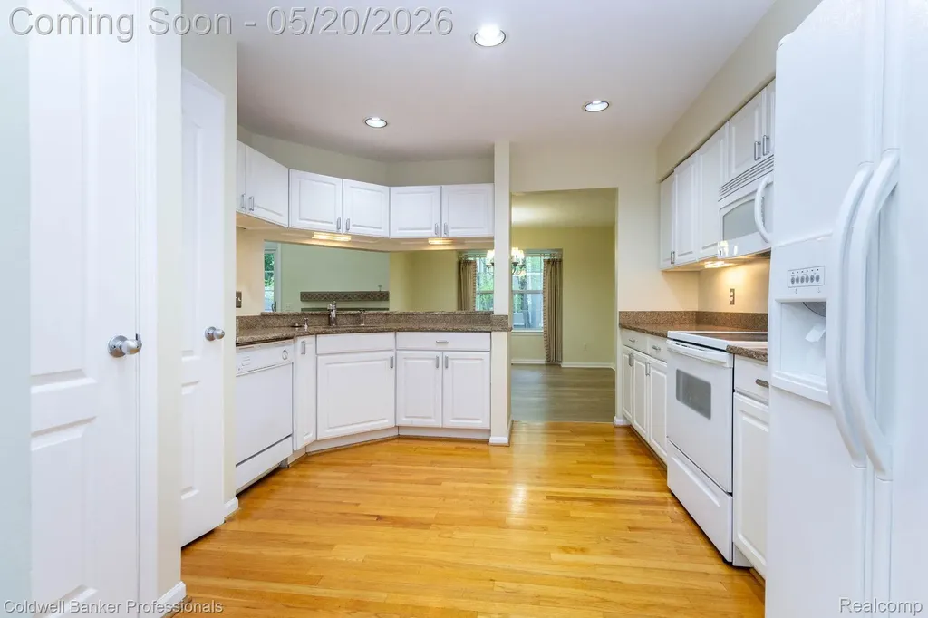 1093 Fairways Boulevard Troy City MI 48085
