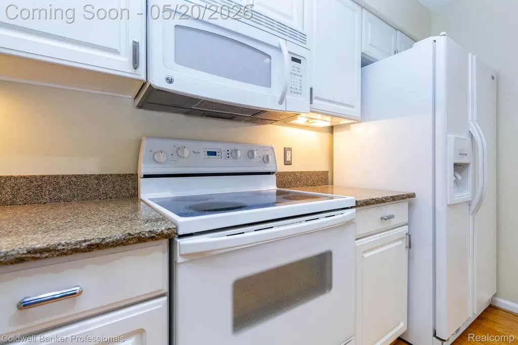 1093 Fairways Boulevard Troy City MI 48085