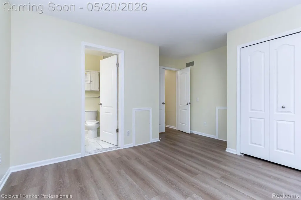1093 Fairways Boulevard Troy City MI 48085
