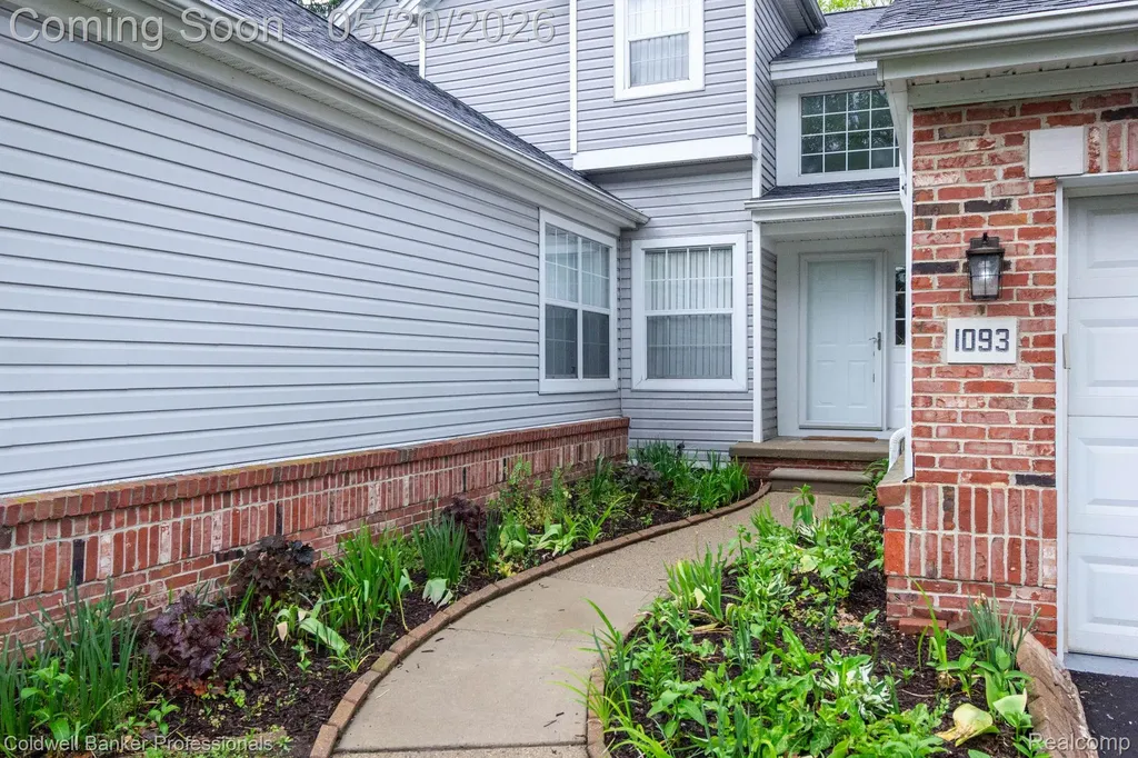 1093 Fairways Boulevard Troy City MI 48085