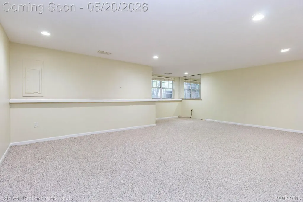 1093 Fairways Boulevard Troy City MI 48085
