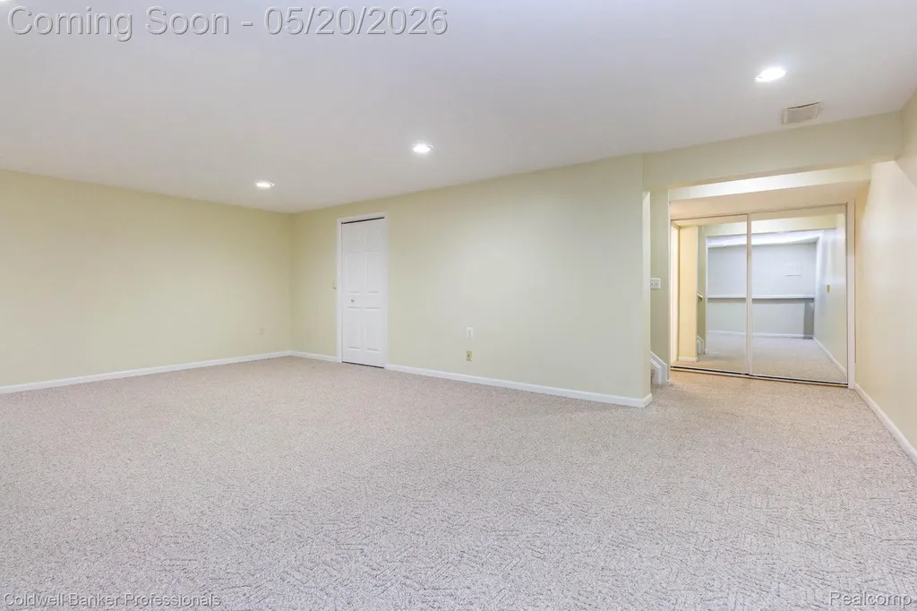 1093 Fairways Boulevard Troy City MI 48085