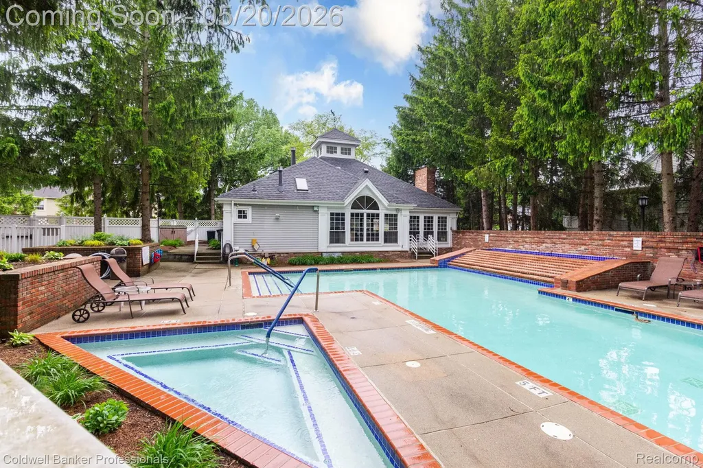 1093 Fairways Boulevard Troy City MI 48085