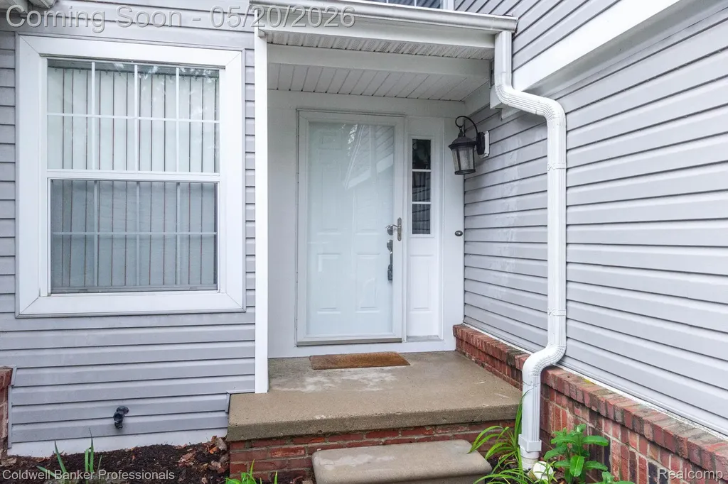 1093 Fairways Boulevard Troy City MI 48085