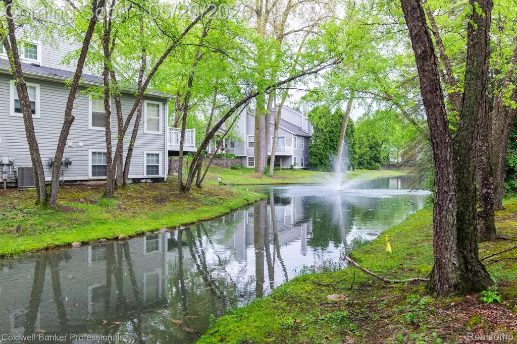 1093 Fairways Boulevard Troy City MI 48085