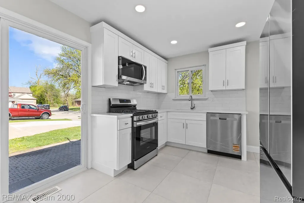 6557 Huntleigh Street Garden City City MI 48135