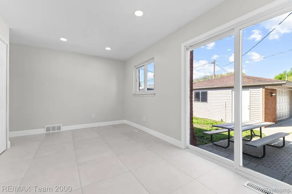 6557 Huntleigh Street Garden City City MI 48135